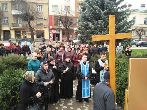 В Івано-Франківську проходять молитовні стояння за збереження життя.(ВІДЕО) В Івано-Франківську проходять молитовні стояння за збереження життя.(ВІДЕО)